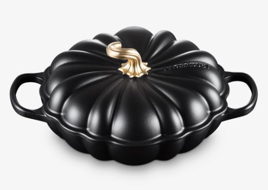 LE CREUSET FAITOUT CITROUILLE SIGNATURE  28CM NOIR MAT POIGNEE DOREE