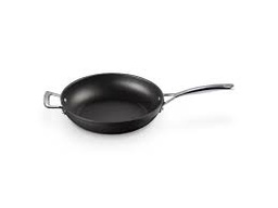 [51315280010298] LE CREUSET SAUTEUSE AVEC POIGNEE D'ASSISTANCE ESSENTIAL EN CERAMIQUE 28CM